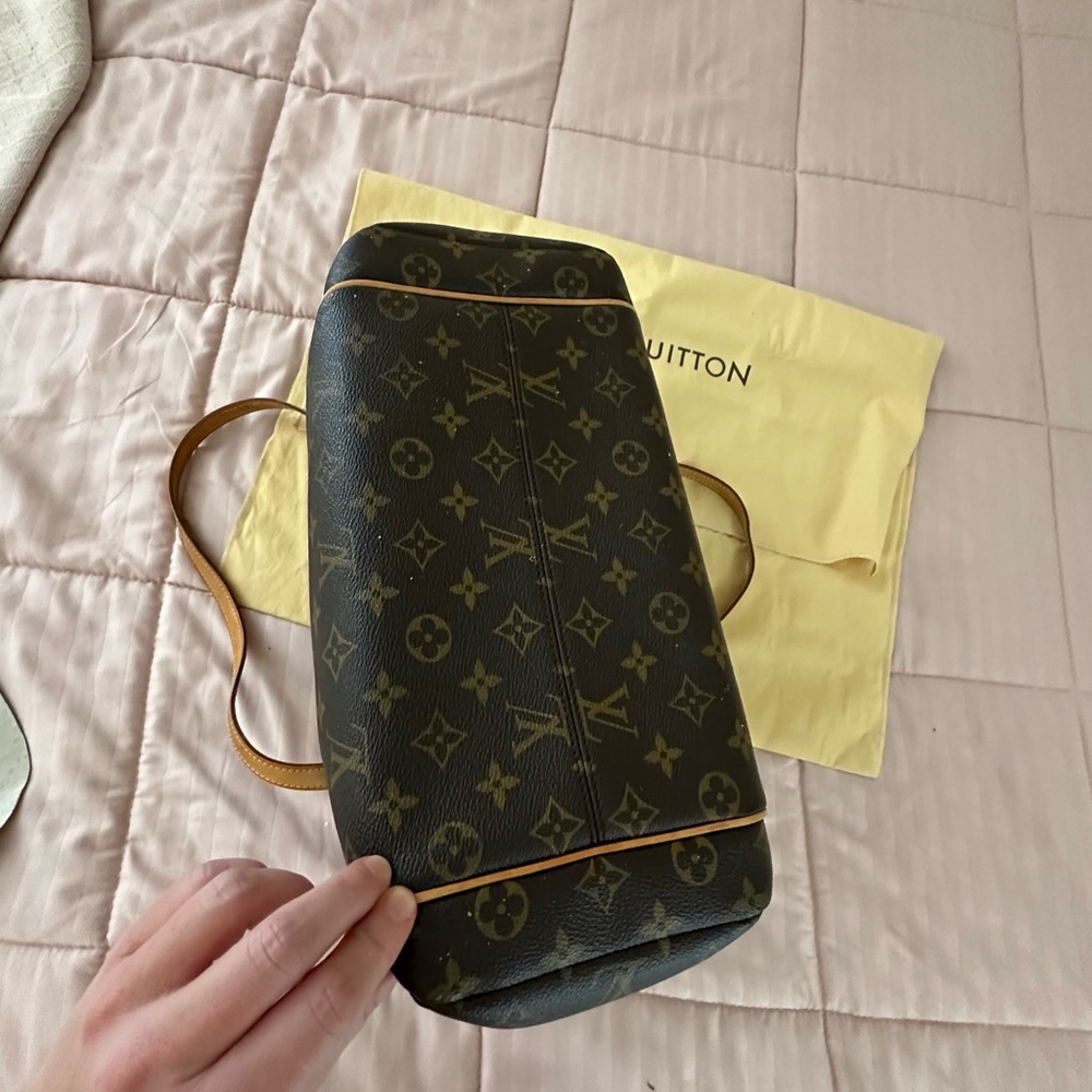 Louis Vuitton Totally MM - Picture 5 of 16
